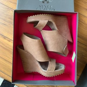 VINCE CAMUTO wedge sandals